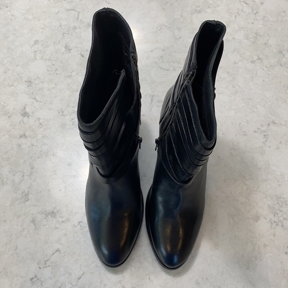 Diba True “Just in” Boot with 3.5” stacked heel - Picture 5 of 6